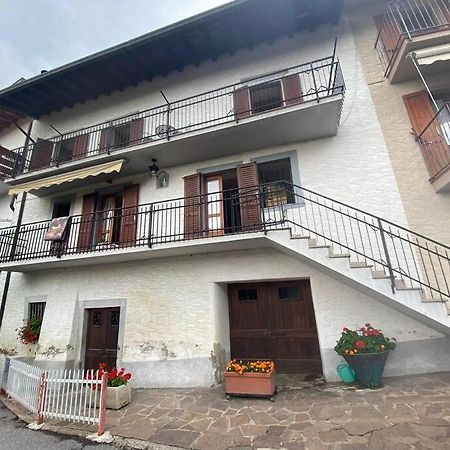 Casa Vacanze Il Pettirosso. Pisogne Exteriör bild