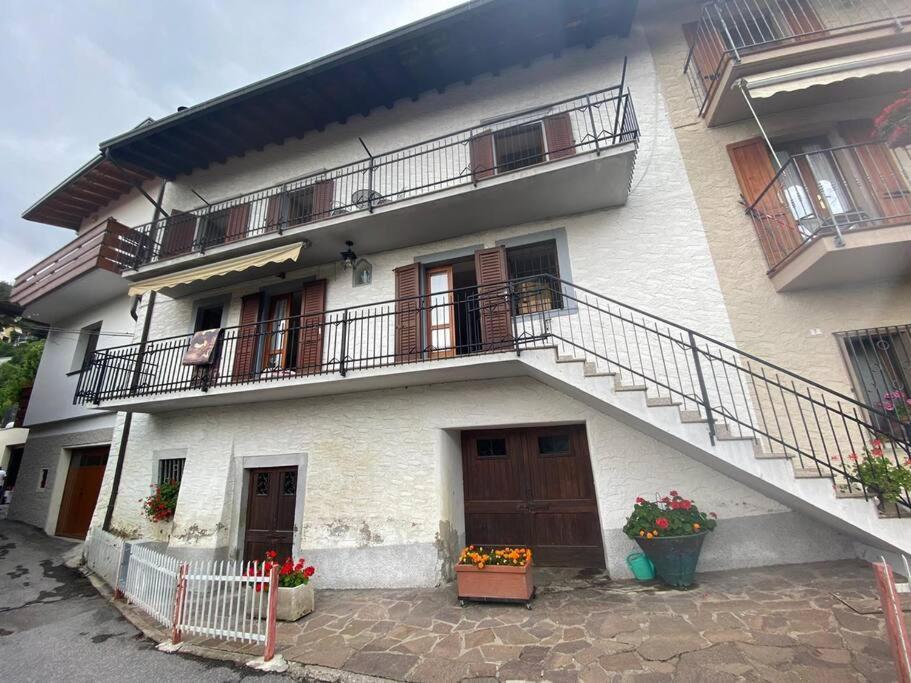 Casa Vacanze Il Pettirosso. Pisogne Exteriör bild